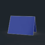Invitación a la boda mínima en azul profundo<br><div class="desc">Moderno diseño boda minimalista con un sólido fondo azul profundo, perfecto para un elegante verano o bodas formales durante todo el año. Haga una declaración de elegancia moderna con esta negrita invitación a la boda mínima en un fondo azul profundo. Diseñado para parejas que aprecian las líneas depuradas y la...</div>