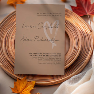 Invitación a la boda moderna de terracota y corazó