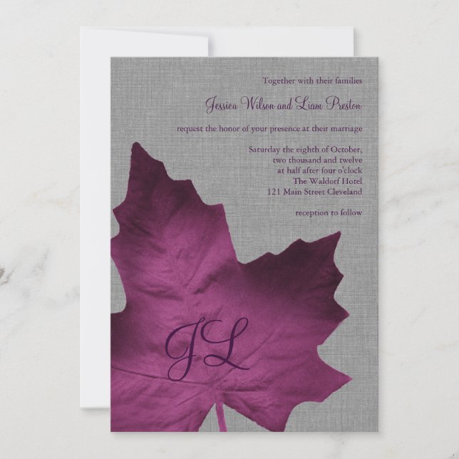 Invitación a la boda monogramada de lino púrpura (Anverso)