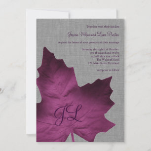 Invitación a la boda monogramada de lino púrpura