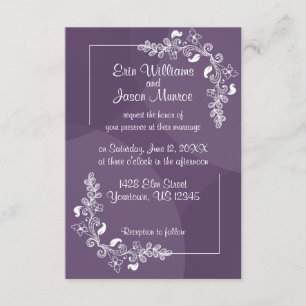 Invitación a la boda morada con flores blancas