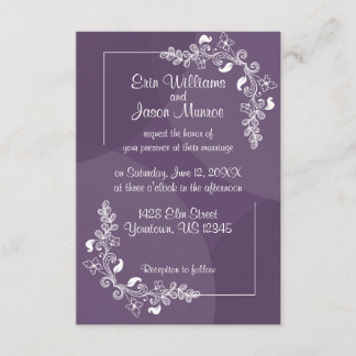 Invitación a la boda morada con flores blancas