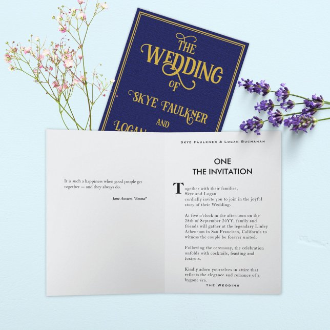 Invitación a la boda plegada del libro de oro azul (Folded book invitation with blue cover.)