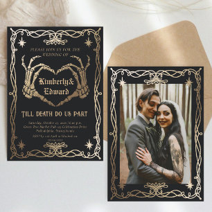 Invitación a la boda retro con el cráneo gótico