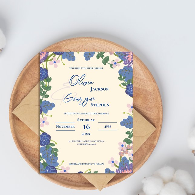 Invitación a la boda romántica con flores azules y (Romantic Blue & Purple Floral Wedding Invitation Postcard)