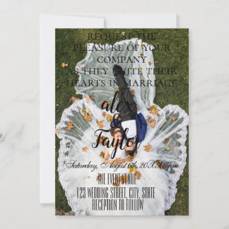 Invitación a la boda romántica con pareja fotográf