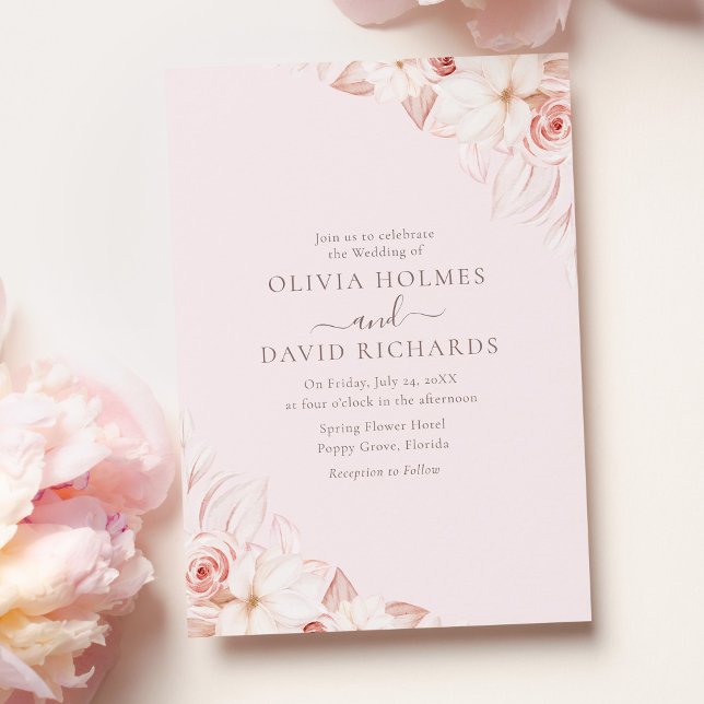 Invitación a la boda romántica de rosas rosadas pá (Romantic Pale Pink Roses Wedding Invitation on a table with pink roses.)