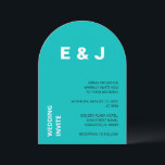 Invitación a la boda turquesa Aqua moderna<br><div class="desc">La parte delantera de esta moderna tarjeta de invitación a la boda está decorada con letras blancas y negras sobre un brillante fondo turquesa acuático. En la parte trasera de la tarjeta encontramos un azul turquesa acuático claro y claro. Una preciosa tarjeta de invitación para bodas que es fácil de...</div>