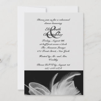 Invitación a la cena con ensayo de plumas blancas