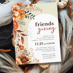 Invitación a la cena de Friendsgiving con arco flo