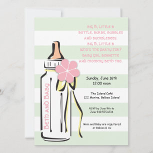 Invitación a la ducha con botella de una chica dul