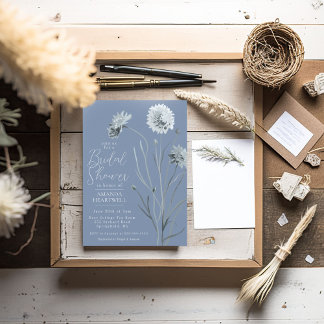 Invitación a la ducha con flores azules salvajes