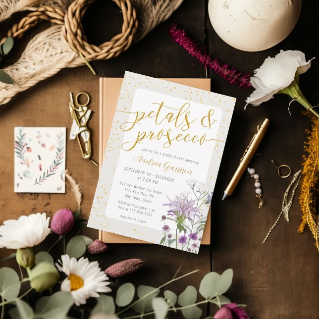 Invitación a la ducha de novia de Petals y Prosecc (Petals & Prosecco Bridal Shower Invitation)