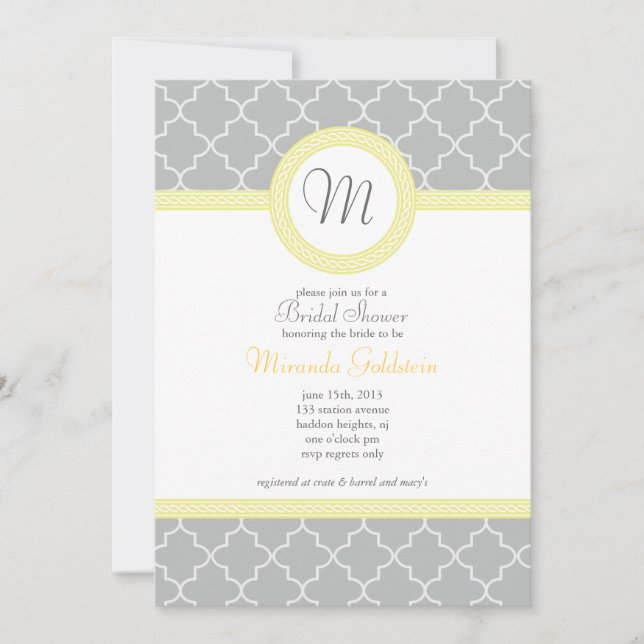 Invitación a la ducha monograma amarillo y gris (Anverso)