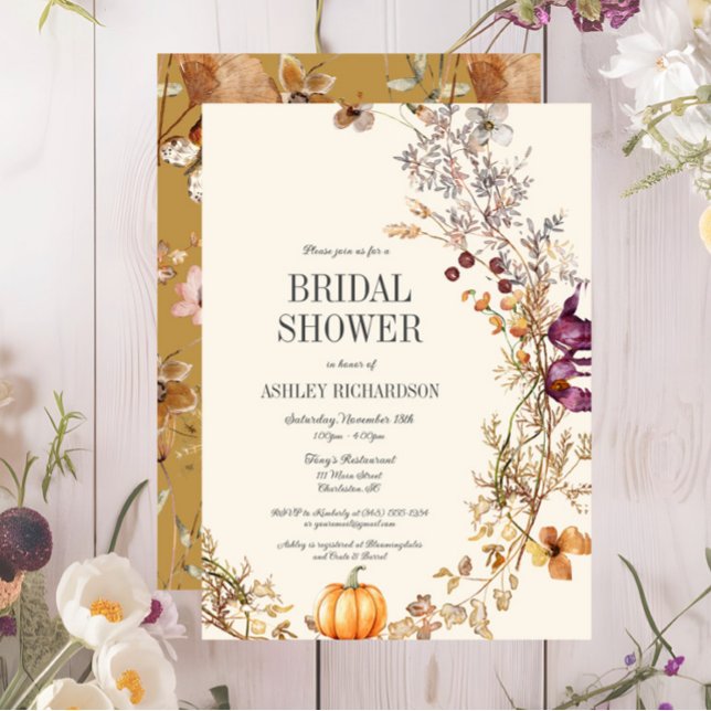 Invitación a la ducha nupcial del Boho floral otoñ (Fall Floral Pumpkin Bridal Shower Invitation, Ivory, Wildflowers, Purple, Yellow)