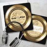 Invitación a la fiesta de cumpleaños 50 de Gold Re<br><div class="desc">Este exclusivo y divertido tema de música Black and Solid Gold Vinyl Record Retro 50 cumpleaños, invitación a fiestas de 50 años, incluye un juego de palabras con el título de la canción "This Will One For The Record" y detalles de tipografía uno de los que seguramente recordarán sus huéspedes....</div>