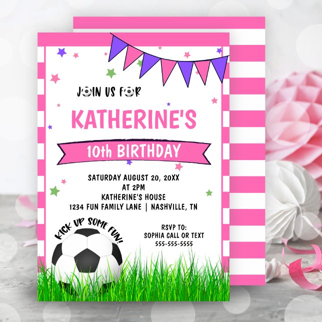 Invitación a la fiesta de cumpleaños de chicas de  (Girls Pink Soccer Birthday Party Invitation)