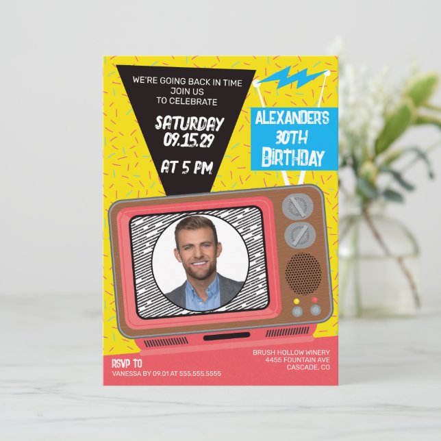 Invitación a la fiesta de cumpleaños de la TV de R (Anverso de pie)