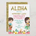 Invitación a la fiesta de cumpleaños de Luau en Ha<br><div class="desc">¿Estás organizando una fiesta de cumpleaños chica hawaiano Luau y estás buscando una invitación? ¿A tu niñita le encantan todas las cosas con un pequeño bling? Entonces, esta invitación de cumpleaños podría ser un diseño que le guste. Cuenta con dos niñas y un niño, varias flores de acuarela tropical y...</div>