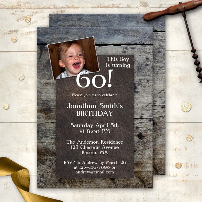 Invitación a la fiesta de cumpleaños de maderas fo (Birthday party invitation featuring your photo on weathered wood and dark brown leather)