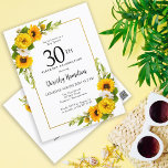 Invitación a la fiesta de cumpleaños número 30 del<br><div class="desc">Bonito floral de girasol amarillo 30 invitación de cumpleaños. Las peonías amarillas y las margaritas blancas se mezclan con los girasoles. Un marco dorado rectangular le da un ambiente elegante. Muy fácil de personalizar. La parte trasera tiene un ramo de girasol. Esto es perfecto para una celebración de cumpleaños de...</div>