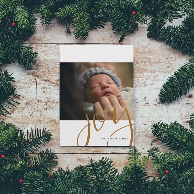 Invitación a la fiesta de fotos de la alegría por  (Hand-lettered JOY holiday Christmas photo card.)