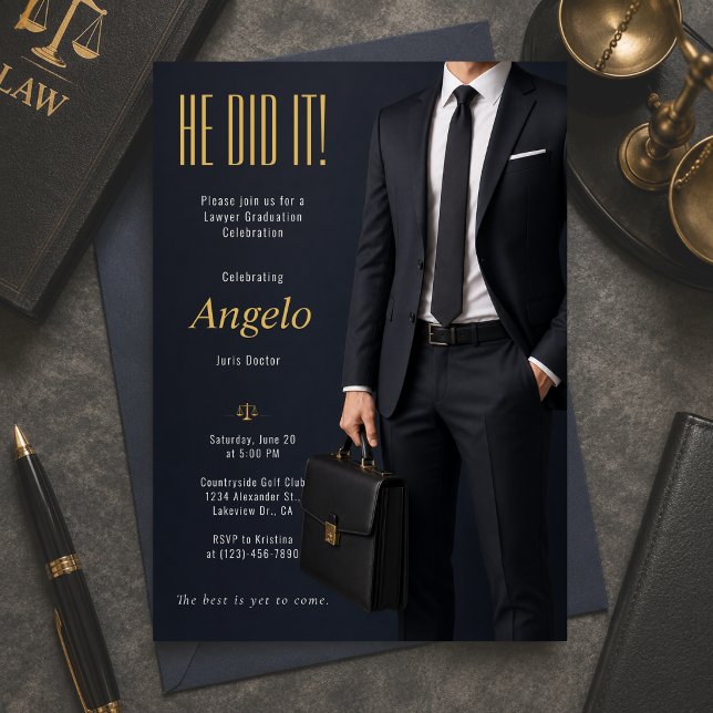 Invitación a la fiesta de graduación de la faculta (Elegant lawyer graduation invitation with luxury navy and gold modern professional style)