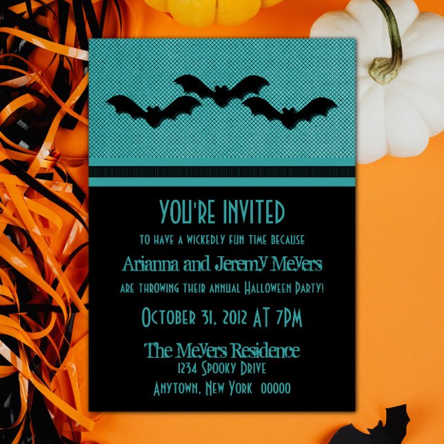 Invitación a la fiesta de Halloween de Bats inquie (Creepy Bats Halloween Party Invite - Teal)