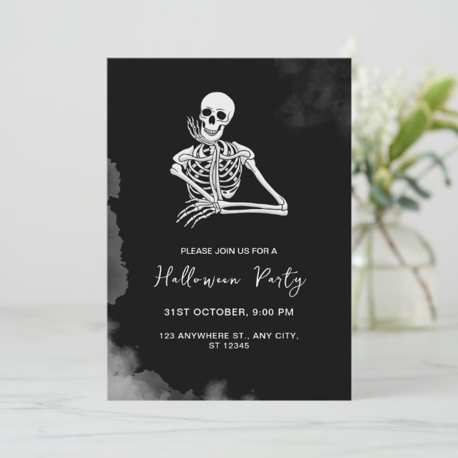 Invitación a la fiesta de Halloween de Black & Whi (Anverso de pie)