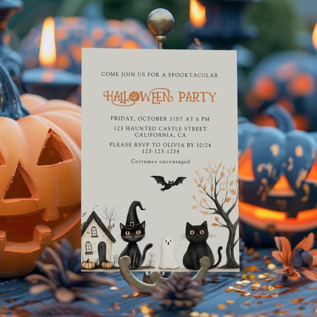 Invitación a la fiesta de Halloween de los gatos n (Black Cats Halloween Party Invitation surrounded with black and orange Jack O Lanterns.)