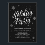 Invitación a la fiesta navideña clásica de copos d<br><div class="desc">Estas elegantes invitaciones para fiestas de vacaciones le dan un toque moderno y elegante a su celebración. Diseño © www.berryberrysweet.com. El color de fondo se puede personalizar a cualquier color para que coincida con el tema del fiesta.</div>