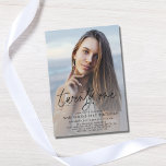 Invitación a la fotografía de cumpleaños 21<br><div class="desc">Invitación a la fiesta de cumpleaños 21 de la foto Minimalista moderna - con tu foto favorita. La invitación también incluye bonito,  caligrafía moderna. Puede cambiar fácilmente el color de la parte posterior de la invitación para coordinarse con la foto.</div>