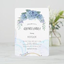 Invitación a la Quinceanera floral azul moderno