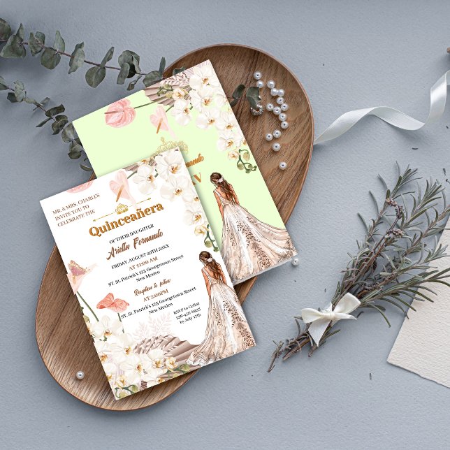 Invitación a la Quinceañera floral de moda Sage y  (Chic Sage & Blush Floral Quinceañera Invitation)