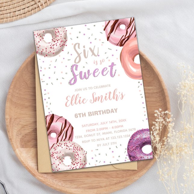 Invitación a la sexta fiesta de cumpleaños de colo (Six Sweet Pink Donut Birthday Invitations)