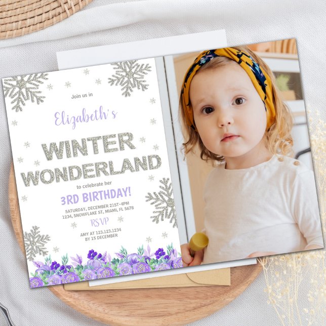 Invitación a la Tierra de Maravillas Morada de Inv (Purple Floral Winter Wonderland Invitations photo)