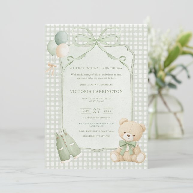 Invitación A Little Gentleman Green Boy Bear Baby Shower (Anverso de pie)