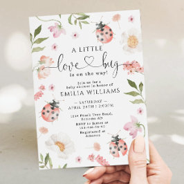 Invitación A little love bug is on her way baby shower invite