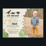 Invitación a los Fiestas de dinosaurios por su cum<br><div class="desc">(H) ¡Una manera perfecta de invitar a sus invitados a la fiesta de cumpleaños de su pequeña! Tema de la fiesta de cumpleaños de los dinosaurios.</div>