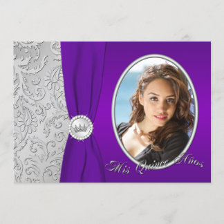 Invitación a Quinceañera con foto morada y platead