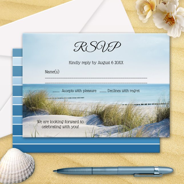 Invitación a RSVP de la playa con dunas (Beach or destination wedding RSVP invitation card with an image of dunes overlooking a beach)
