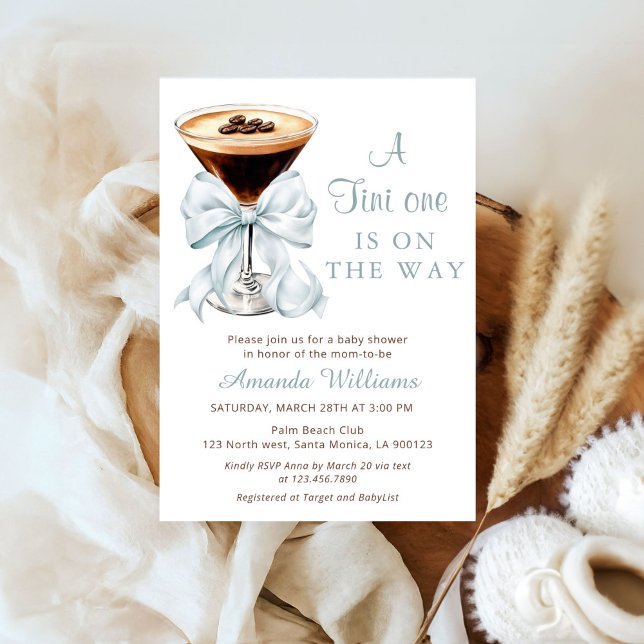 Invitación A Tini One On The Way Espresso Martini (A tini one is on the way Espresso Martini Baby Shower Invitation)