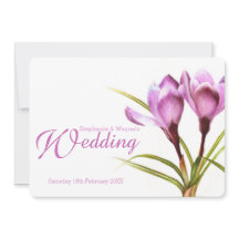 Invitación a una boda floral con crocus púrpura