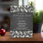 Invitación Abierto de feriado del MCM de Chalkboard Rústico<br><div class="desc">Feliz Navidad y Feliz Año Nuevo Invite con un estilo rústico moderno. El fondo es una estampa de pizarra con un diseño moderno de mediados de siglo. Perfecto para cualquier casa al aire libre o fiesta de cócteles para Navidades.</div>