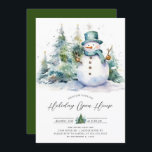 Invitación Abierto de vacaciones de Snowman<br><div class="desc">Celebre la temporada festiva con nuestra encantadora invitación a la casa abierta de vacaciones, que incluye un delicioso muñeco de nieve parado orgullosamente frente a un frondoso pino verde. Este diseño capta la esencia de la alegría del invierno, lo que lo convierte en la manera perfecta de invitar a amigos...</div>