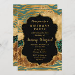 Invitación Abundancia de Safari Verde y Oro<br><div class="desc">Esta invitación de cumpleaños con temática de azares verdes y dorados incluye manchas de leopardo, rayas de tigre y escalas de serpientes. El texto combina el guión manuscrito y las fuentes sans serif modernas para un aspecto elegante y glamuroso. Los falsos acentos purpurinas de oro y la huella animal abstracta...</div>