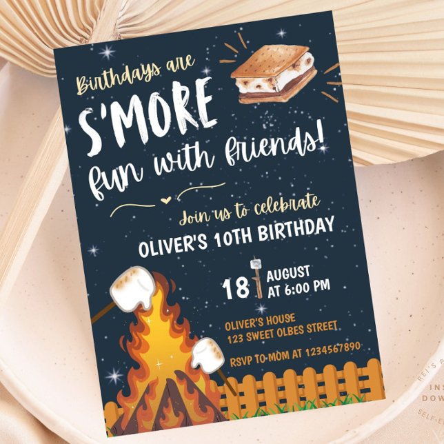Invitación Acampada de amigos que se burlan de más fuego (Subido por el creador)