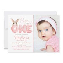 Acuarela Un conejo es un cumpleaños fotográfico