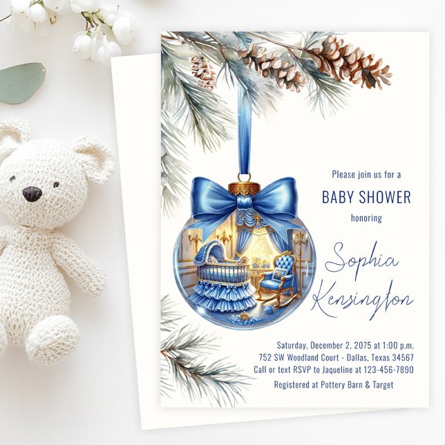 Invitación Adorno de árbol de Navidad azul Baby Shower (Boy Christmas tree ornament baby shower invitation with cute nursery scene inside the glass bauble.)