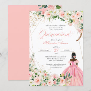 Invitación Afrolatina floral blanca y rosa de Rubor Quinceane